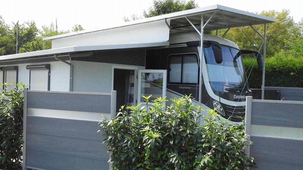 Holzzelt mit Pultdach